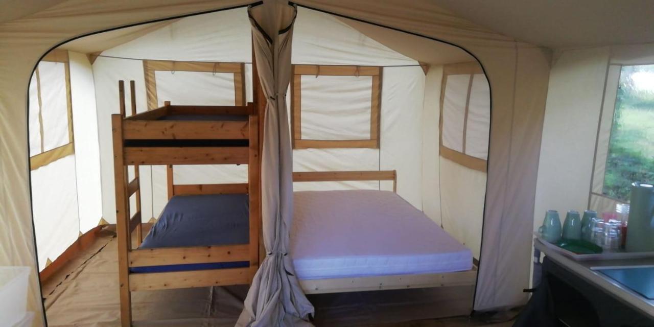 Hebergements Camping "Les Pieds Dans L'Eau" Crozon Exteriör bild