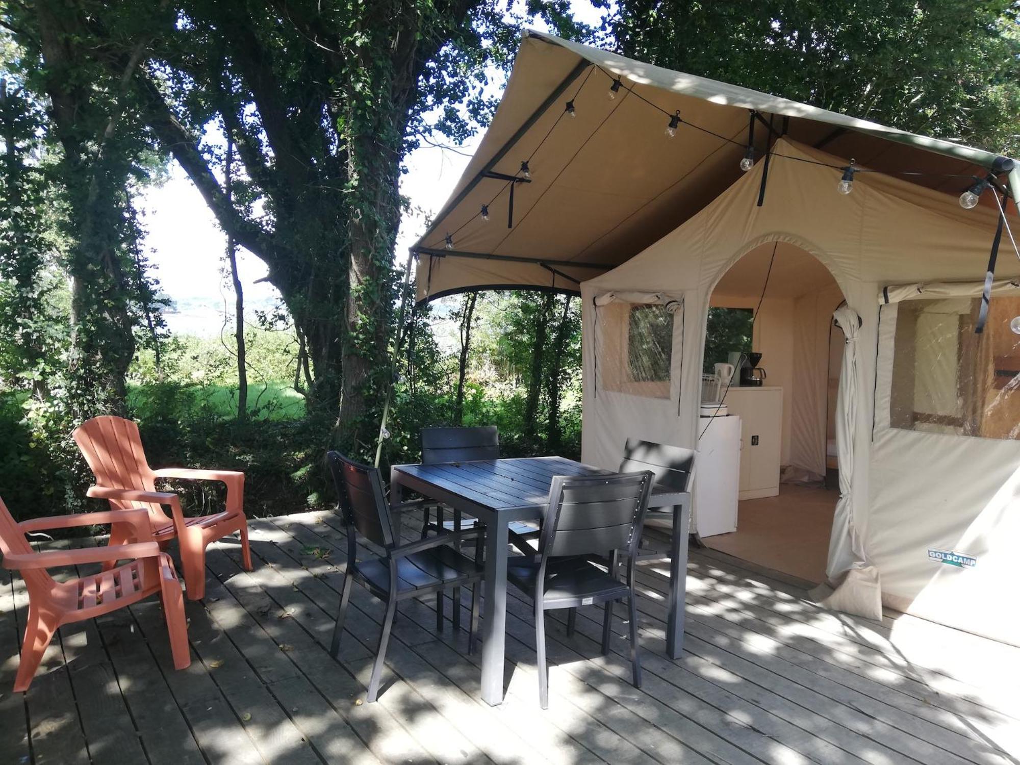 Hebergements Camping "Les Pieds Dans L'Eau" Crozon Exteriör bild